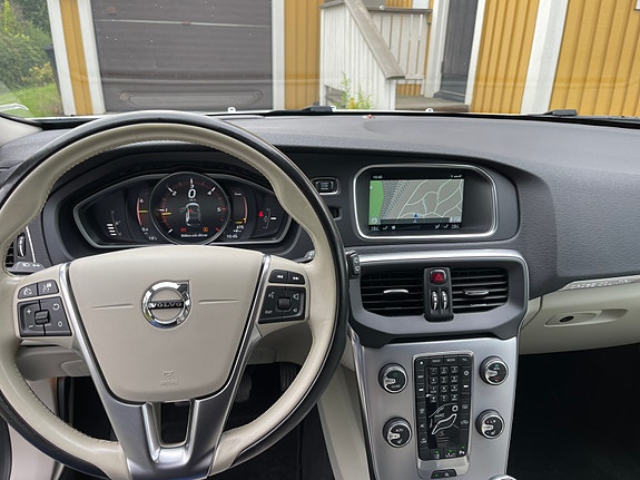 Volvo V40 Cross Country 7 of 17