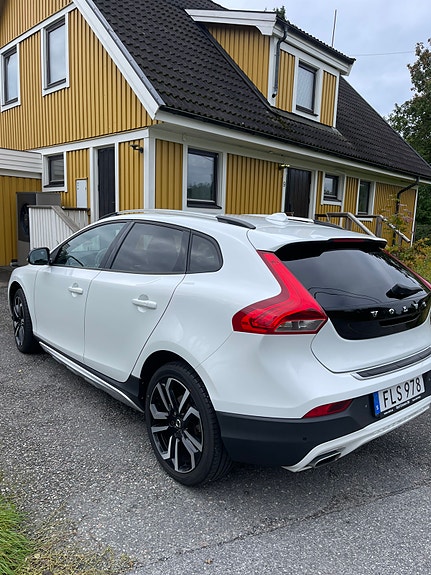 Volvo V40 Cross Country 5 of 17