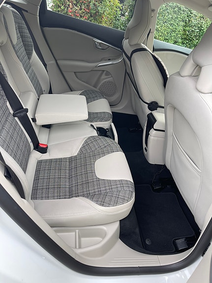 Volvo V40 Cross Country 10 of 17