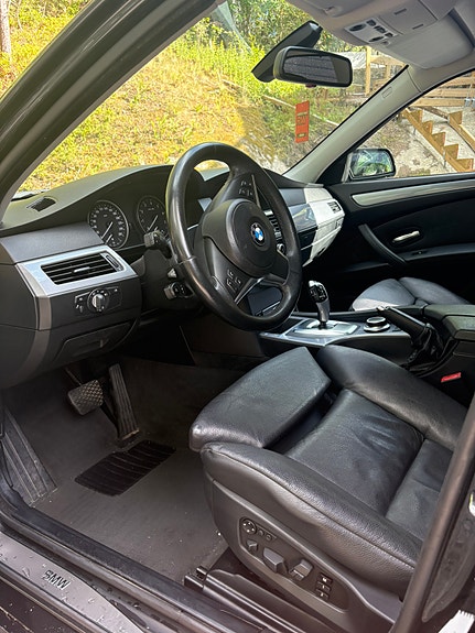 BMW 530i 3 of 8