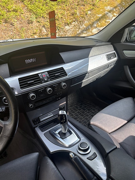 BMW 530i 4 of 8