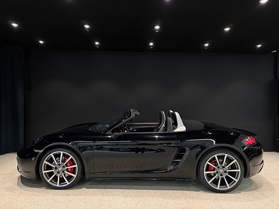 Porsche 718 Boxster S 3 of 18