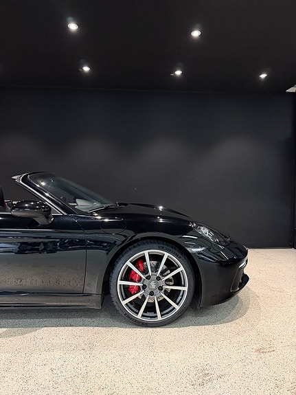 Porsche 718 Boxster S 7 of 18