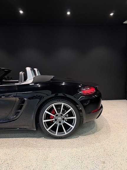 Porsche 718 Boxster S 4 of 18