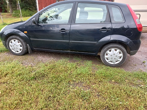 Ford Fiesta 4 of 8