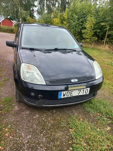 Ford Fiesta 5 of 8