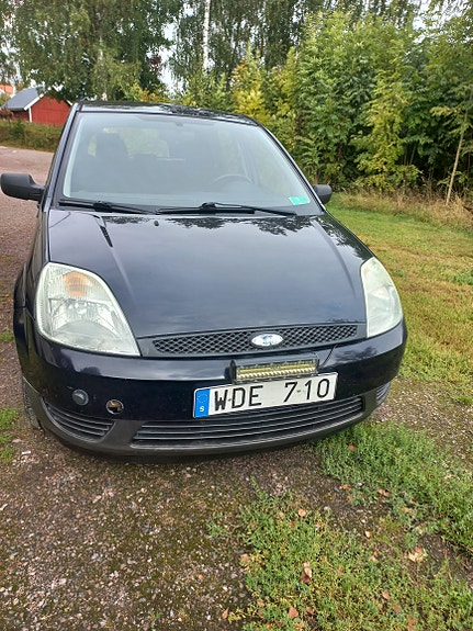 Ford Fiesta 2 of 8
