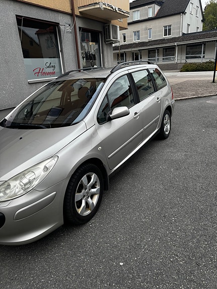 Peugeot 307 2 of 6