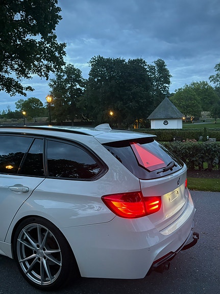 BMW 320d 4 of 15