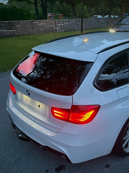 BMW 320d 2 of 15