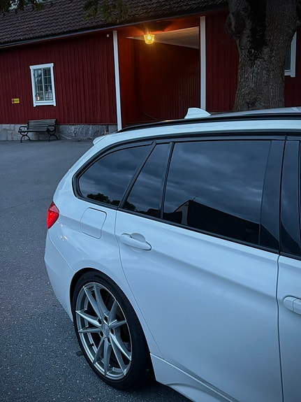 BMW 320d 3 of 15