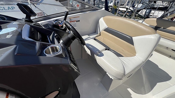 Larson 777 2011 Mercruiser 5.0 MPI 2011 14 of 27