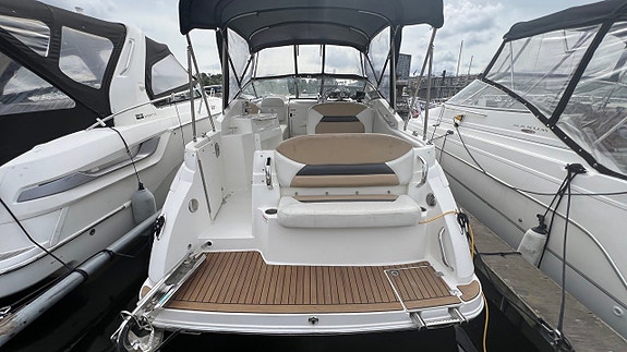 Larson 777 2011 Mercruiser 5.0 MPI 2011 2 of 27