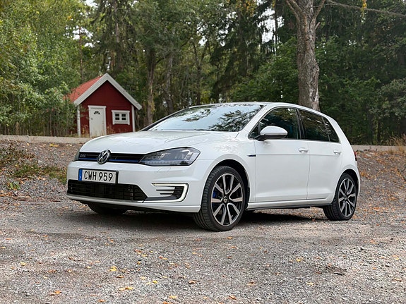 Volkswagen Golf VII 2 of 11