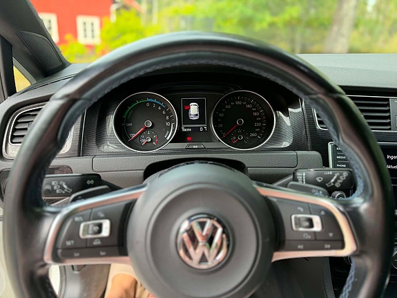 Volkswagen Golf VII 9 of 11