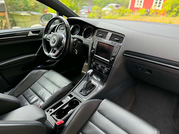 Volkswagen Golf VII 7 of 11