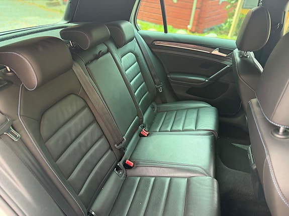 Volkswagen Golf VII 8 of 11