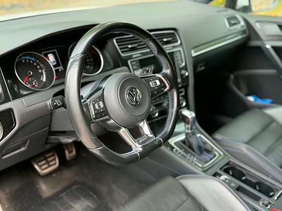 Volkswagen Golf VII 4 of 11