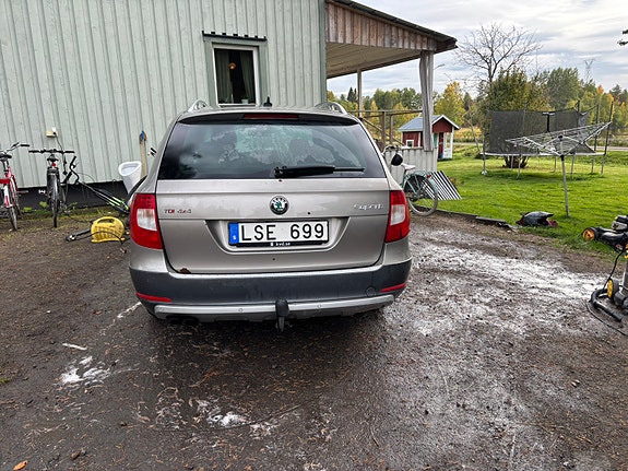 Skoda Superb 2 of 9