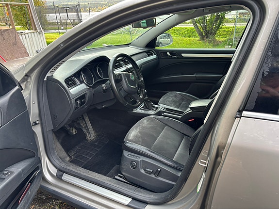 Skoda Superb 4 of 9