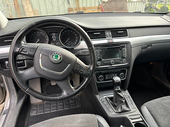 Skoda Superb 5 of 9