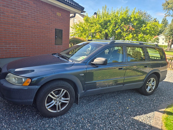 Volvo XC70 2 of 12