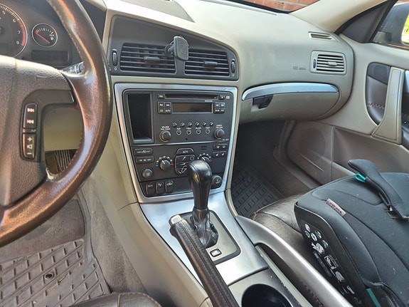 Volvo XC70 6 of 12