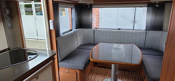 Adria Adora 563 PU Queenbed Solpanel Mover Markis Cykelställ 17 of 19