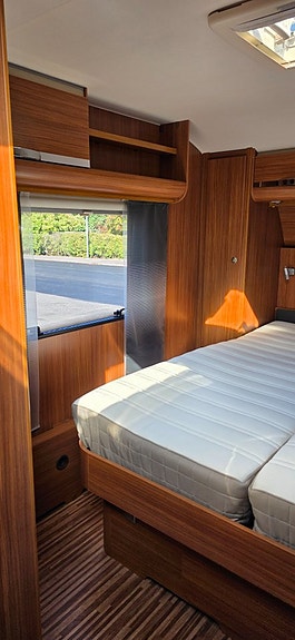 Adria Adora 563 PU Queenbed Solpanel Mover Markis Cykelställ 12 of 19