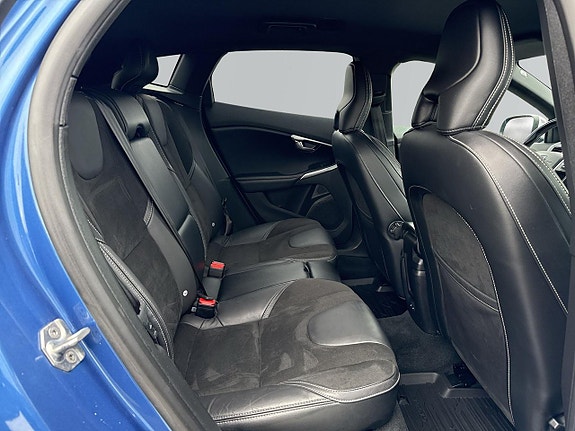 Volvo V40 11 of 25