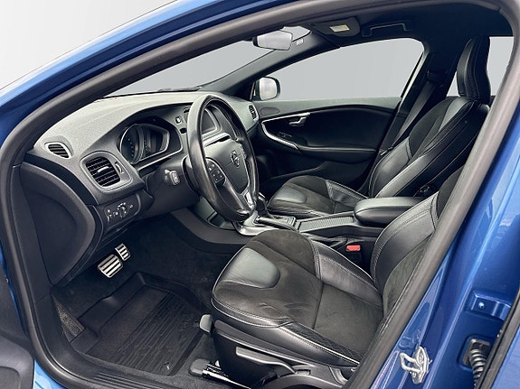 Volvo V40 14 of 25