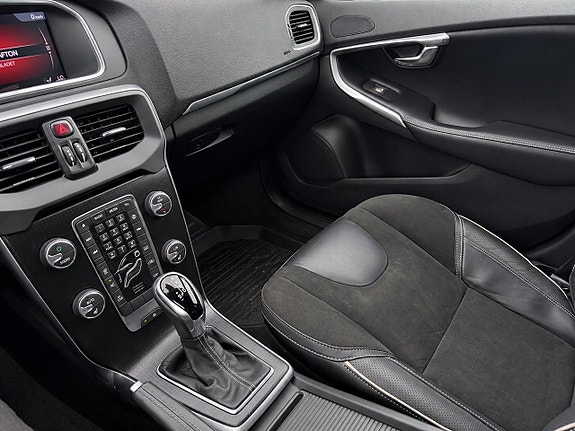 Volvo V40 22 of 25