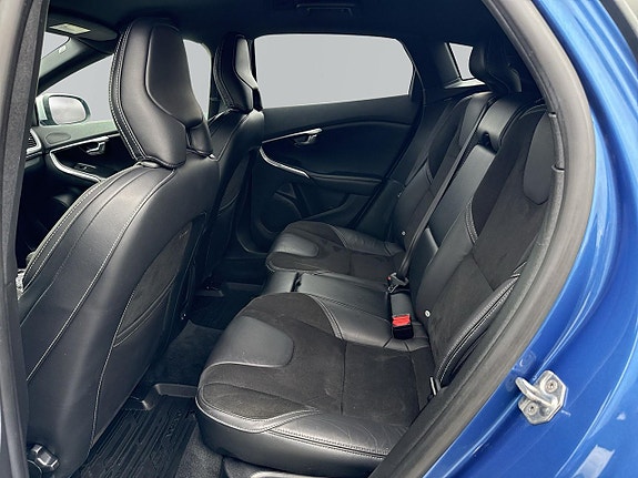 Volvo V40 13 of 25