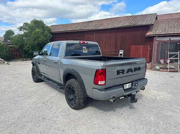 Dodge RAM 1500 2 of 8