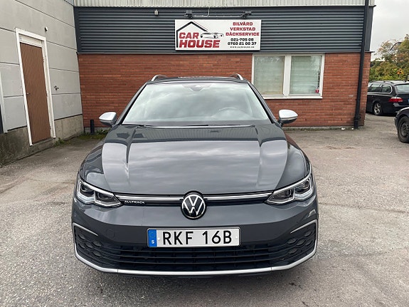 Volkswagen Golf Alltrack 2 of 23