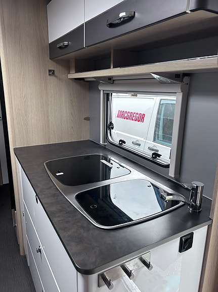 Hymer Eriba 560 Living med Barnkammare 4 of 12