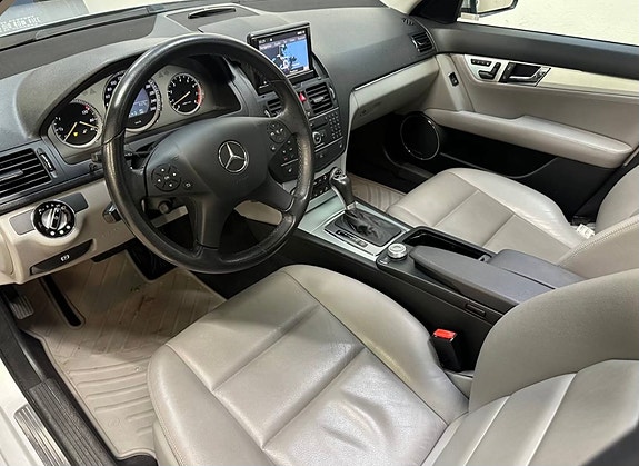 Mercedes-Benz C350 6 of 6