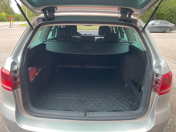 Volkswagen Passat 16 of 18