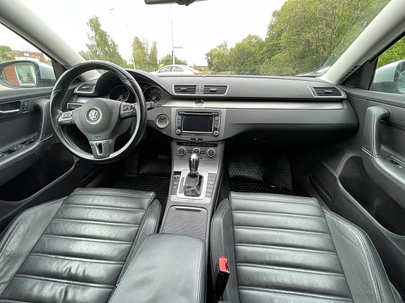 Volkswagen Passat 12 of 18
