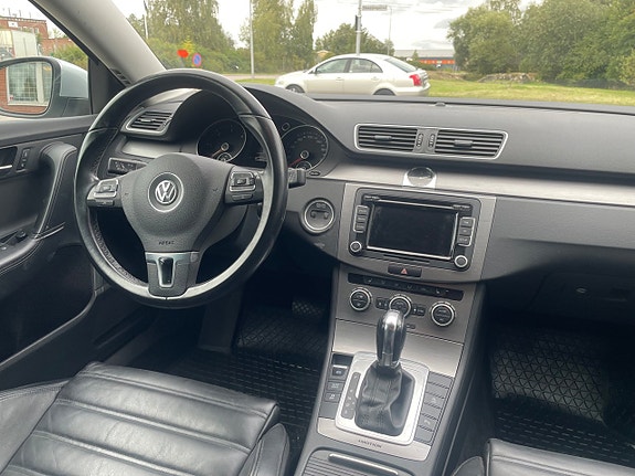Volkswagen Passat 13 of 18
