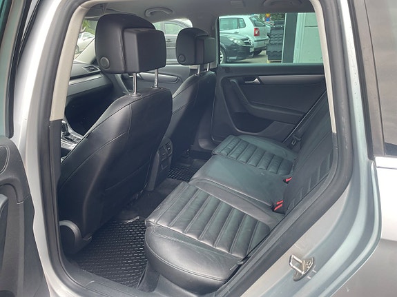 Volkswagen Passat 15 of 18