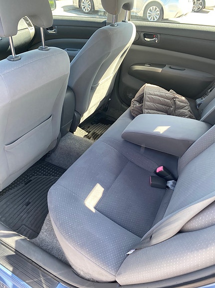 Toyota Prius 7 of 9