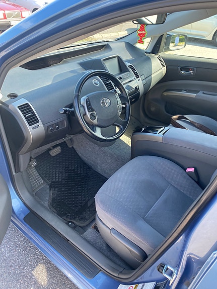 Toyota Prius 8 of 9