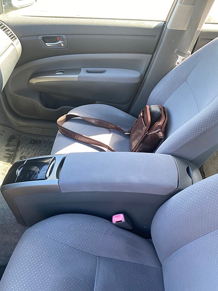Toyota Prius 5 of 9