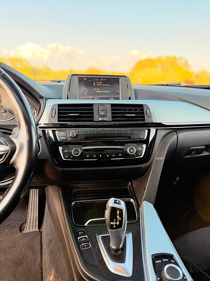 BMW 318d 8 of 13