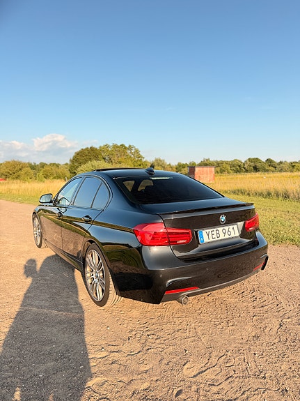 BMW 318d 4 of 13