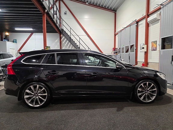 Volvo V60 4 of 30