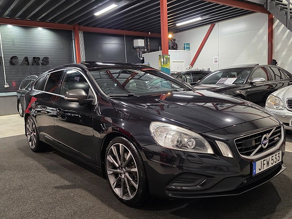 Volvo V60 2 of 30
