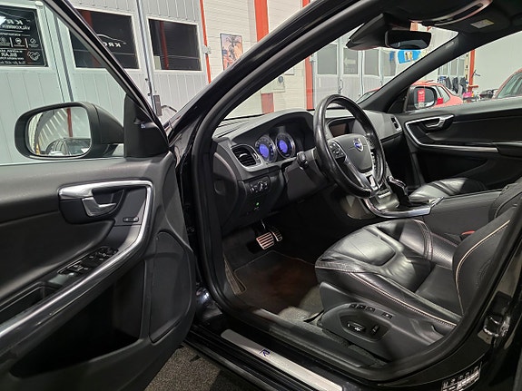 Volvo V60 10 of 30