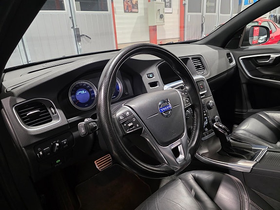 Volvo V60 13 of 30